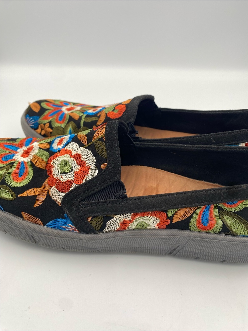 Baretraps Bonaire Floral Boho
Embroidered Canvas Slip-On Sz 10 - Picture 5 of 9